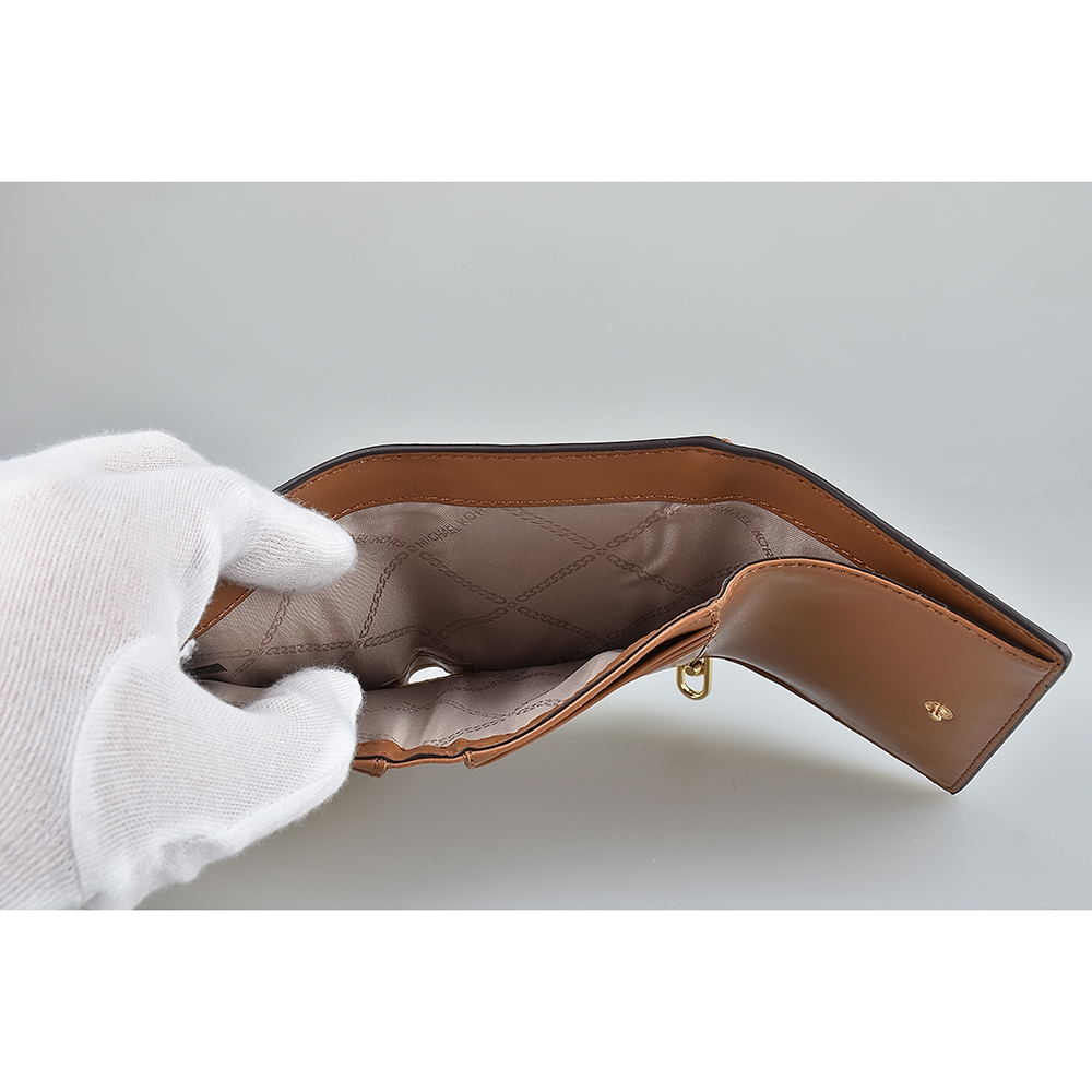 MK MICHAEL KORS PARKER縮寫字母LOGO滿版印花PVC 4卡三折釦式短夾(橡子棕x深褐) | 中/短夾| Yahoo購物中心