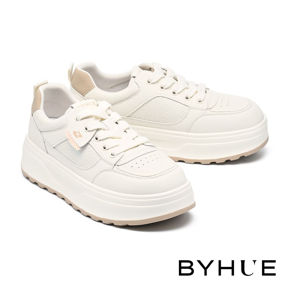 休閒鞋 BYHUE 日常百搭炫彩飾片牛皮綁帶軟芯厚底休閒鞋－米白