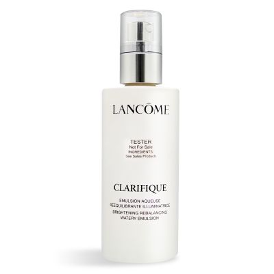 蘭蔻超極光亮白保濕精華乳,專為肌膚保濕與提亮設計,輕盈水感質地迅速滲透,改善暗沉膚色,讓肌膚透出自然光采。富含高效美白成分,強化肌膚保濕力,適合日常使用,維持肌膚健康亮麗狀態。 LANCOME蘭蔻 超極光亮白保濕精華乳