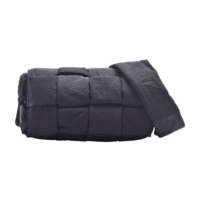 BOTTEGA VENETA  Padded Tech Cassette編織空氣尼龍磁釦斜背包(中型-黑/綠色)
