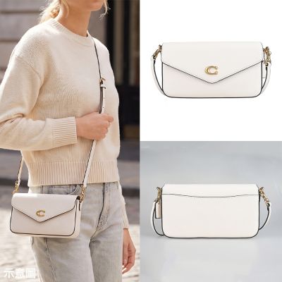 COACH 粒面皮革WYN系列磁吸釦斜背信封包(白/附長卡夾)