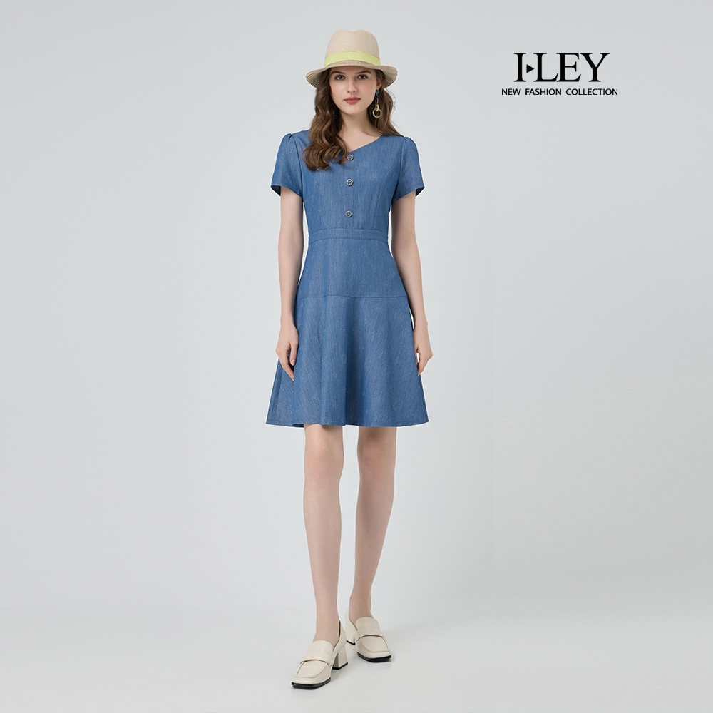 ILEY伊蕾 花卉壓紋縲縈牛仔洋裝(藍；M-XL)