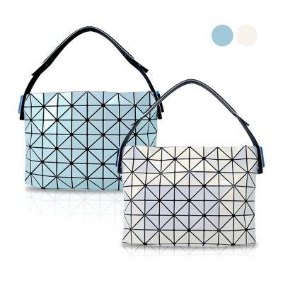 ISSEY MIYAKE 三宅一生 BAOBAO BAGUETTE 7X10亮面單肩背包-二色選