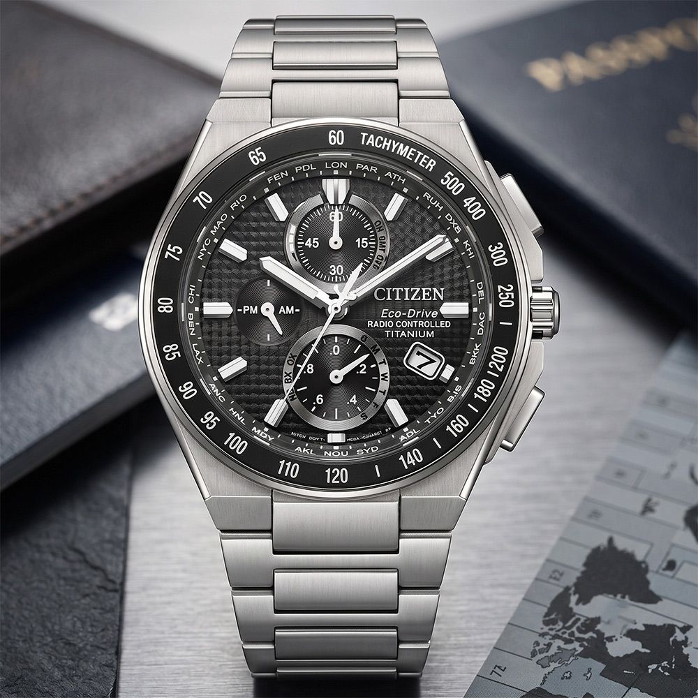 CITIZEN 星辰 鈦金屬光動能電波萬年曆計時手錶 開學購物季 送禮首選 AT8390-55E