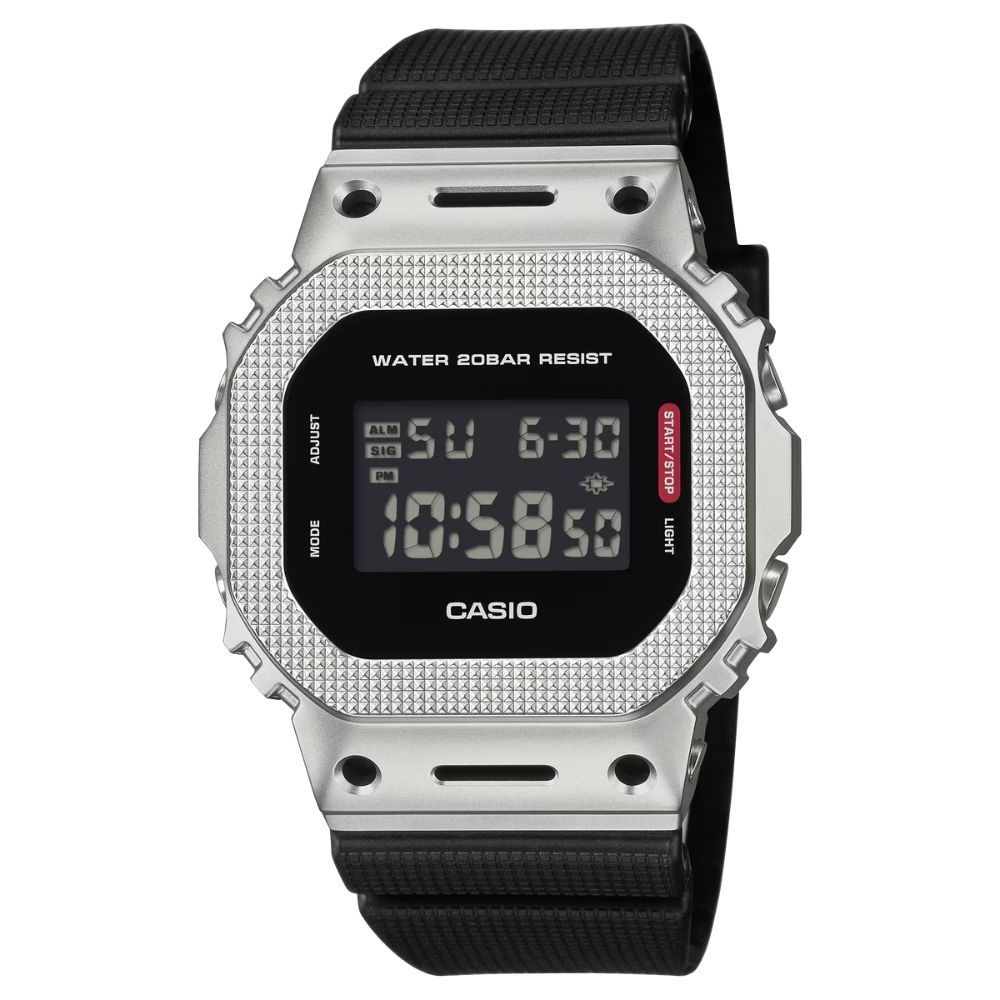 CASIO卡西歐 G-SHOCK 現代工業風 金屬紋理錶圈 銀黑 GM-5600M-1_43.2mm