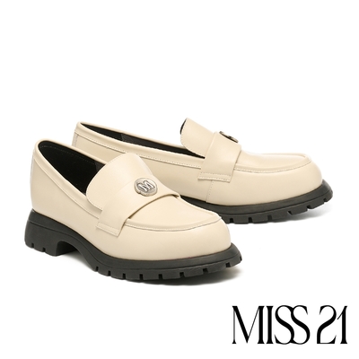 厚底鞋 MISS 21 經典學院風M字圓釦牛皮樂福厚底鞋-米白