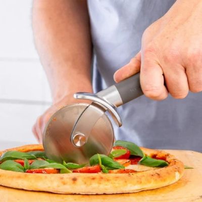 《KitchenAid》美國 披薩輪刀(巖灰9cm) | 披薩刀 PIZZA刀 滾輪刀
