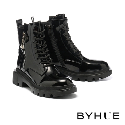 短靴 BYHUE 率性街頭感珍珠拉鍊亮感牛漆皮軟芯厚底短靴-亮黑