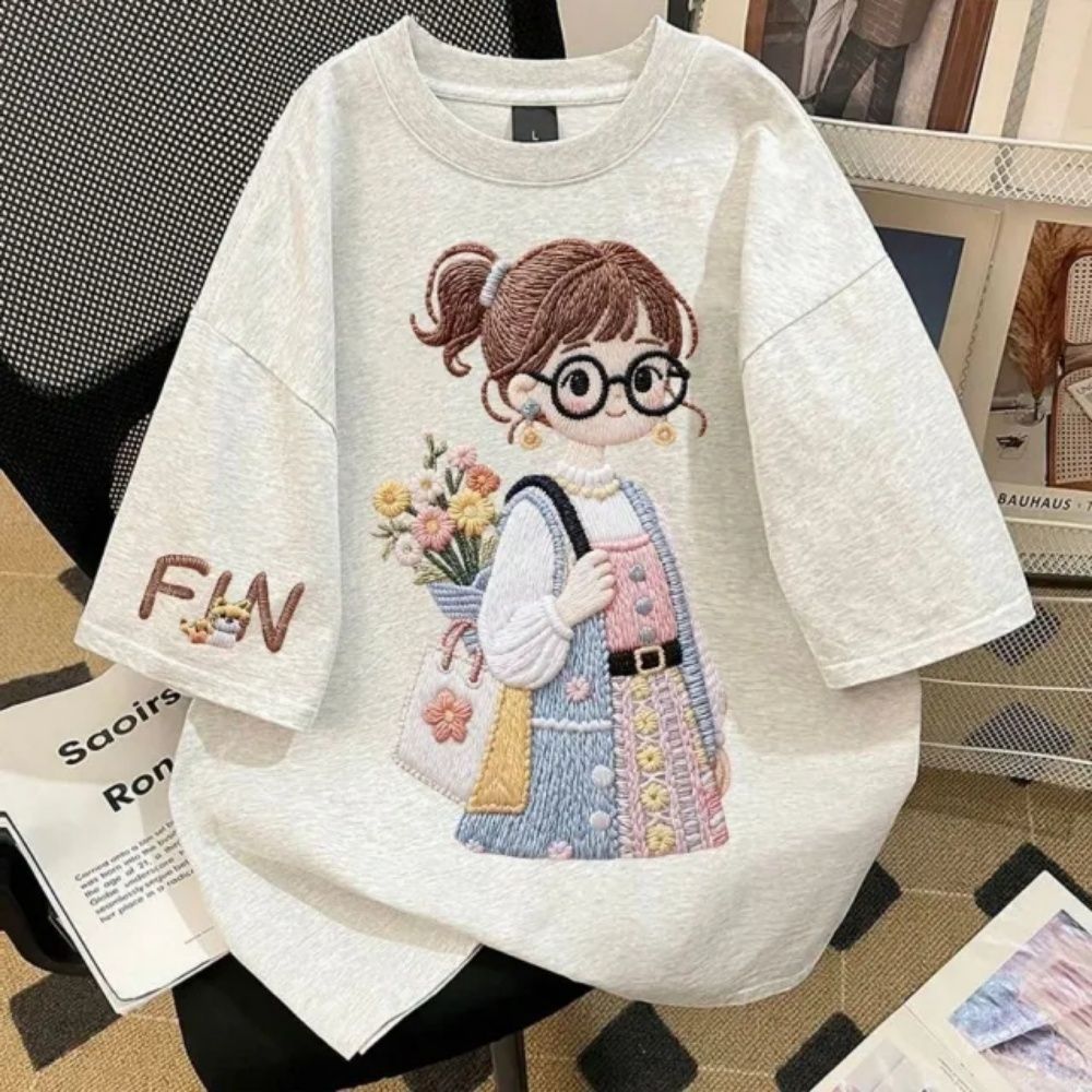 【LANNI 藍尼】★卡通女孩印花寬鬆圓領T恤(女裝/短袖上衣/休閒/百搭/日系/通勤) (淺灰)