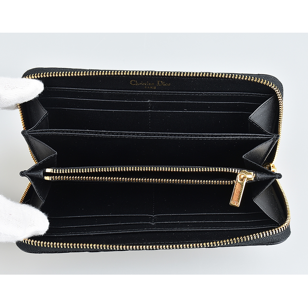 DIOR CARO 金字CD LOGO藤格紋絎縫設計小牛皮8卡拉鍊長夾(黑) | 歐系
