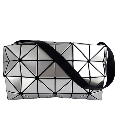 ISSEY MIYAKE 三宅一生 BAOBAO 銀色三角格五角形4x6斜背包