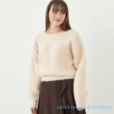 earth music  毛絨寬圓領中短版剪裁針織衫