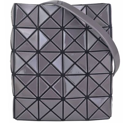 ISSEY MIYAKE 三宅一生 BAOBAO 灰色亮面三角格4x5盒形斜背包