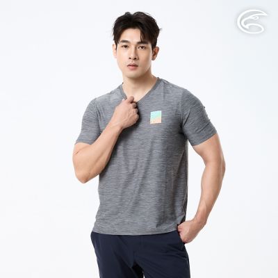 ADISI 男浪花洞洞短袖V領透氣圖T AL2611030 未來灰 (M-3XL)｜透氣 吸濕排汗 快乾 輕量 彈性 排汗衣
