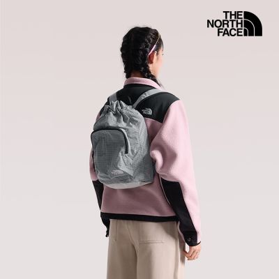 【The North Face 官方旗艦】北面男女款淺灰色DWR防潑水抽繩束口休閒後背包｜8JFXMYB 筆電包/登山包