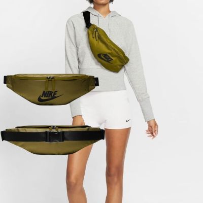 NIKE Heritage 小腰包 霹靂包 休閒 側背 LOGO 軍綠 BA5750-368
