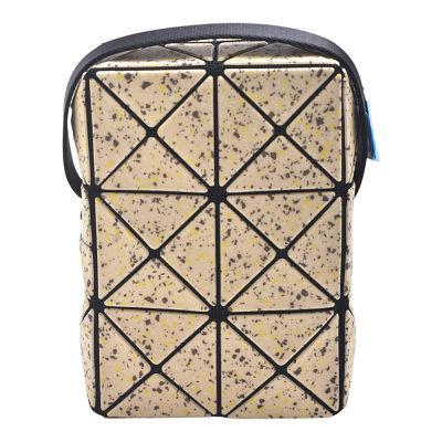ISSEY MIYAKE 三宅一生 BAOBAO CITY系列2X3磨石子斑點啞光壓紋拉鍊肩背/斜背包(沙棕色)