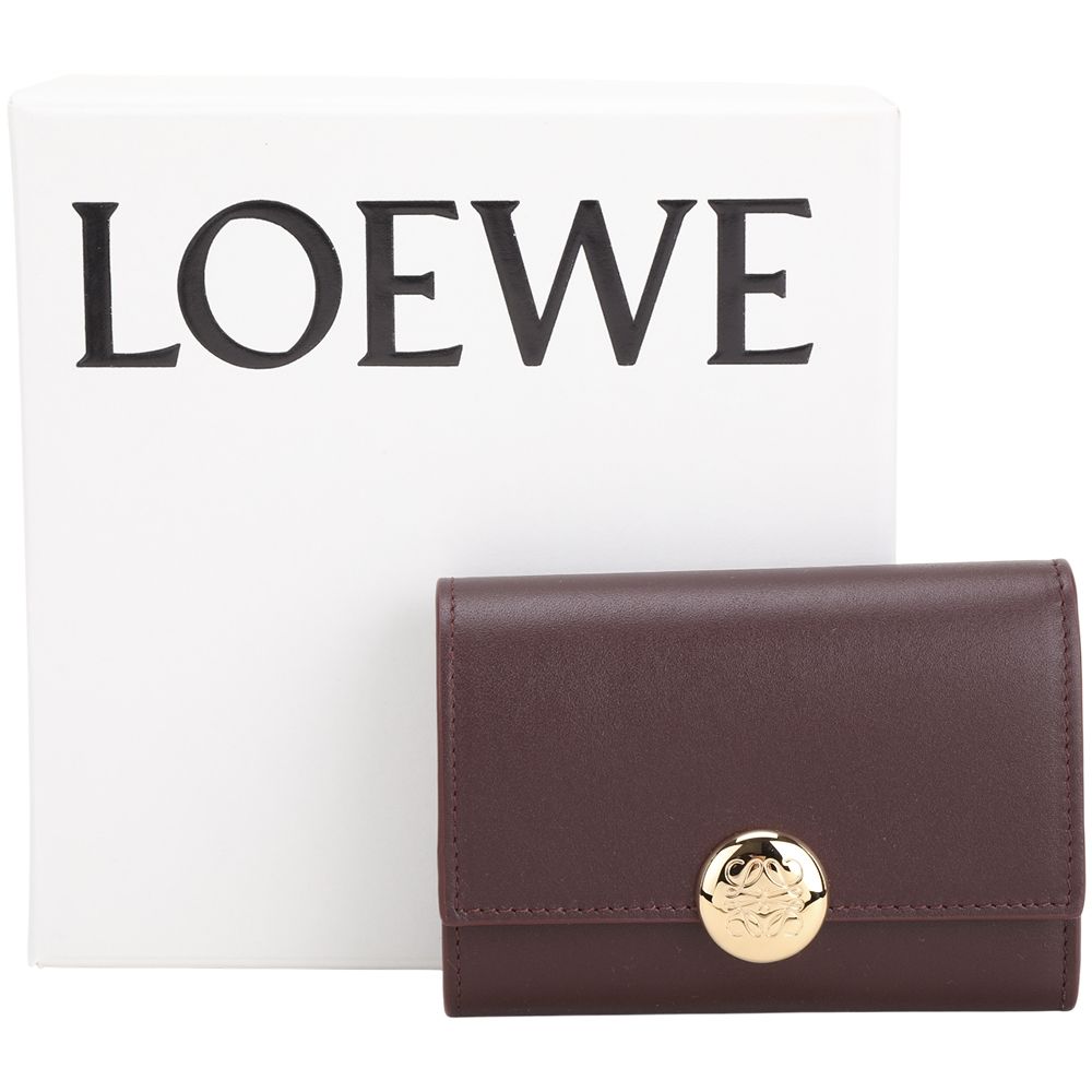 LOEWE 羅威 Pebble 卵石金壓紋牛皮三折釦式短夾(勃根地紅)