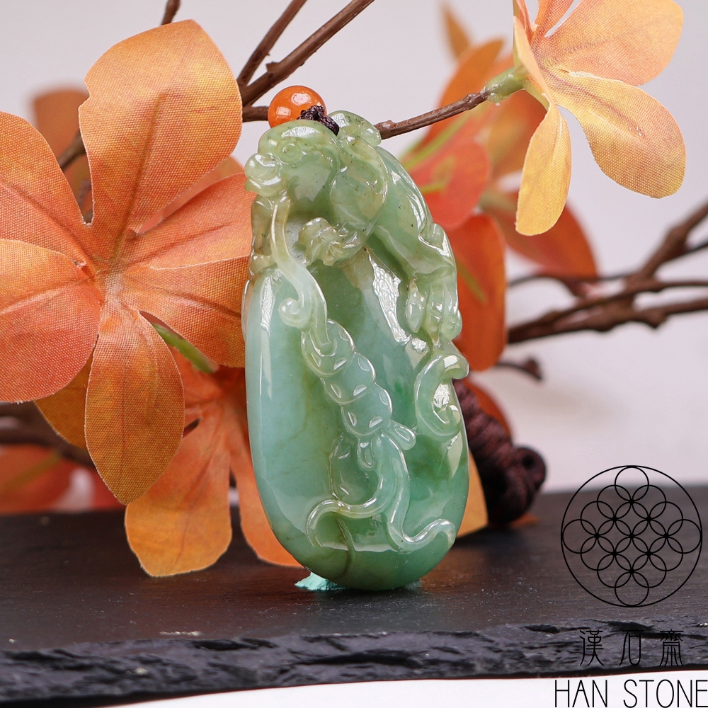 漢石齋】天然翡翠A貨如意瑞獸玉珮吊墜飄花種帶黃翡(33*66*13mm) | 漢石