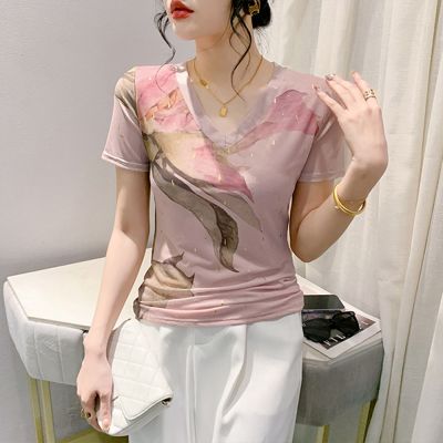 [韓國K.W.]現貨韓國清新摩登都會輕薄透氣印花鑽鑽高彈力紗上衣(休閒/T恤/印花/小香風)