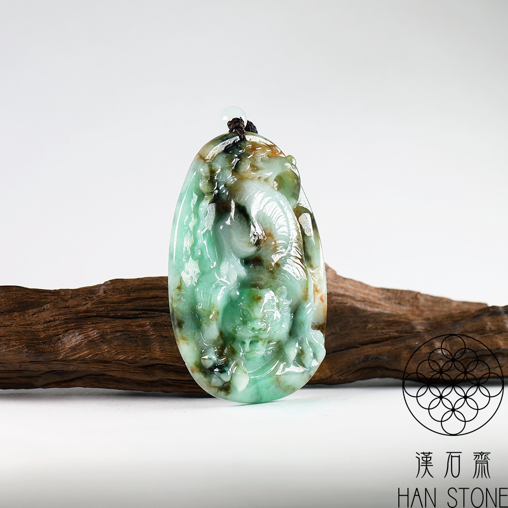 漢石齋】天然翡翠A貨大虎虎生威玉佩吊墜飄花種帶紅翡(52*78*12mm) | 漢