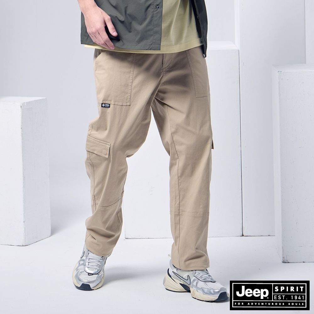 JEEP  男裝 彈性人字斜紋棉長褲-卡其色