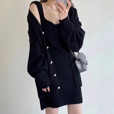 La Belleza時尚V領珠釦包芯紗長版針織外套+方領修身吊帶針織背心裙套裝