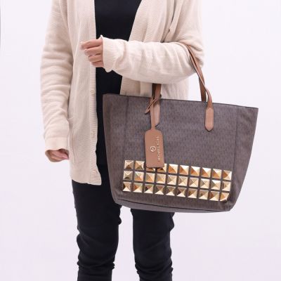 MICHAEL KORS SINCLAIR滿版MK印花皮革大鉚釘設計托特/肩背包(深咖)