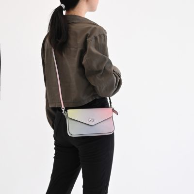 COACH WYN  品牌C字LOGO漸層設計翻蓋斜背包(迷幻色)