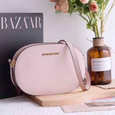 MICHAEL KORS JET SET 金屬LOGO橢圓拉鍊斜背包(粉)