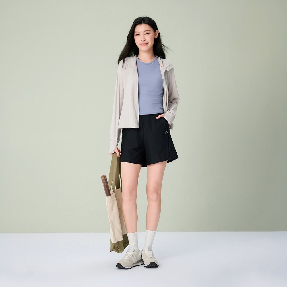 GIORDANO 女裝涼感抗UV高彈力運動短褲【雙色任選】 (09 標誌黑)