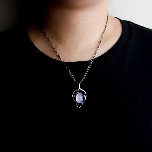 純銀 183g 鎚目 青海盆 在銘 共箱 A blue and white 'phoenix' vase, yuhuchunping, Yuan dynasty