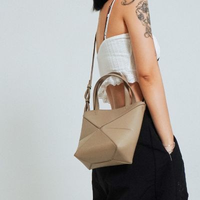 Loewe 羅威 Mini Puzzle Fold 小牛皮迷你兩用包(灰沙色)
