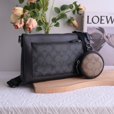 COACH Holden滿版印花LOGO防刮斜背包(黑灰)