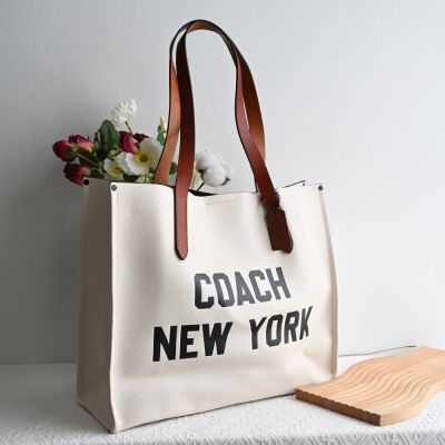 COACH 經典大LOGO簡約肩背托特包(白)