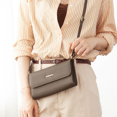 CHENSON真皮 6卡1鈔大開口手機包斜背包 附獨立零錢袋 (P24545)