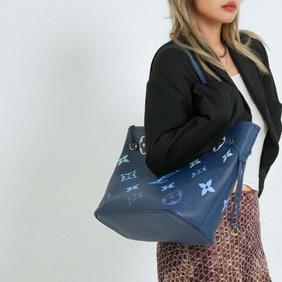 LOUIS VUITTON路易威登 Louis Vuitton 路易威登 Neverfull 壓紋牛皮漸層手提托特包-中(M46514-漸層藍)