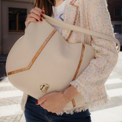 Alviero Martini 義大利地圖包 地圖象限 圓徽拉鍊側背包-米白色