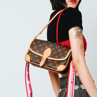 LOUIS VUITTON路易威登 Louis Vuitton LV路易威登 Diane 帆布印花肩背/斜背二用包(M46049-桃背帶)