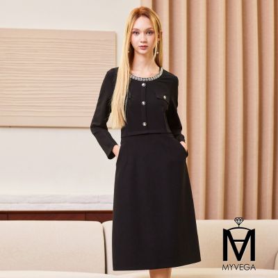 MYVEGA麥雪爾 MA小香風鑽領微A字羅馬布長洋裝-黑
