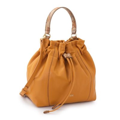 Alviero Martini 義大利地圖包 柔軟小牛皮水桶包26cm-薑黃色