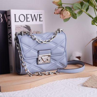 MICHAEL KORS SERENA 絎縫鉚釘設計翻蓋肩背斜背鍊包(淡藍-全新福利品)
