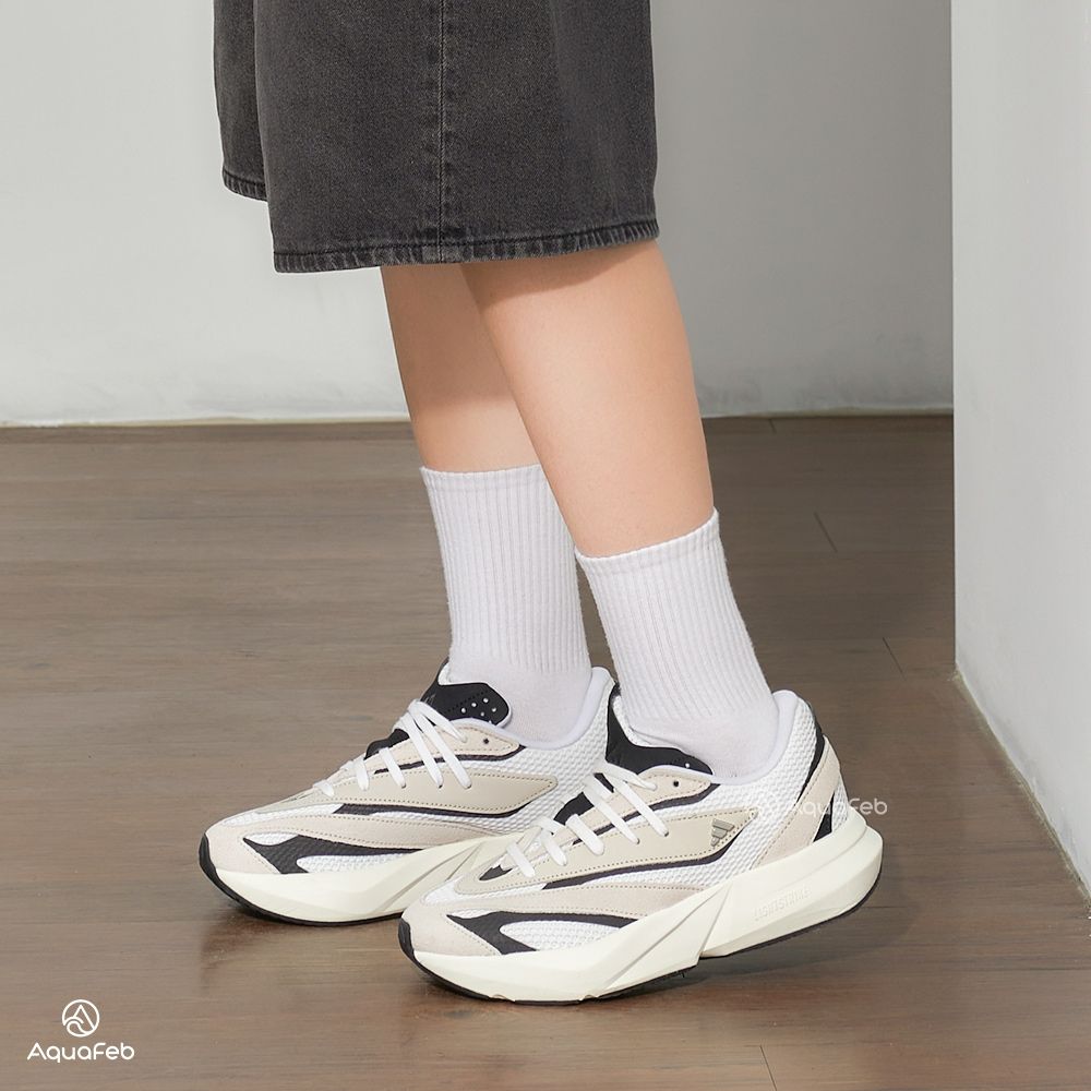 Adidas Lightblaze 女鞋灰黑白色運動跑鞋彈力緩震反光休閒慢跑鞋JH6962