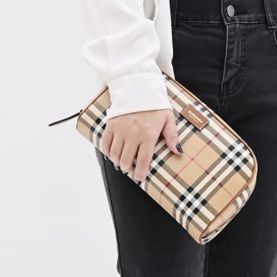 BURBERRY 燙金LOGO經典格紋拉鍊萬用包/手拿包(卡其)