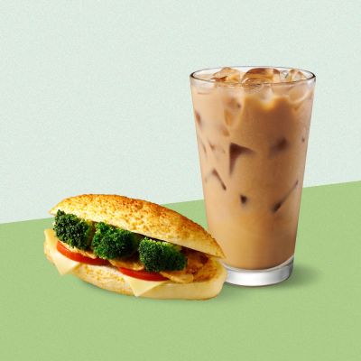 【星巴克】活力總會來組合 大杯那堤+經典總匯三明治(原價250元)