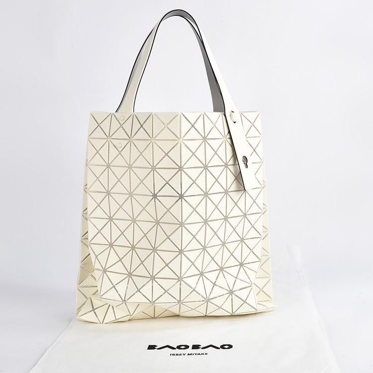 ISSEY MIYAKE 三宅一生BAOBAO PRISM PLUS 霧面方格8x8手提包-象牙白色