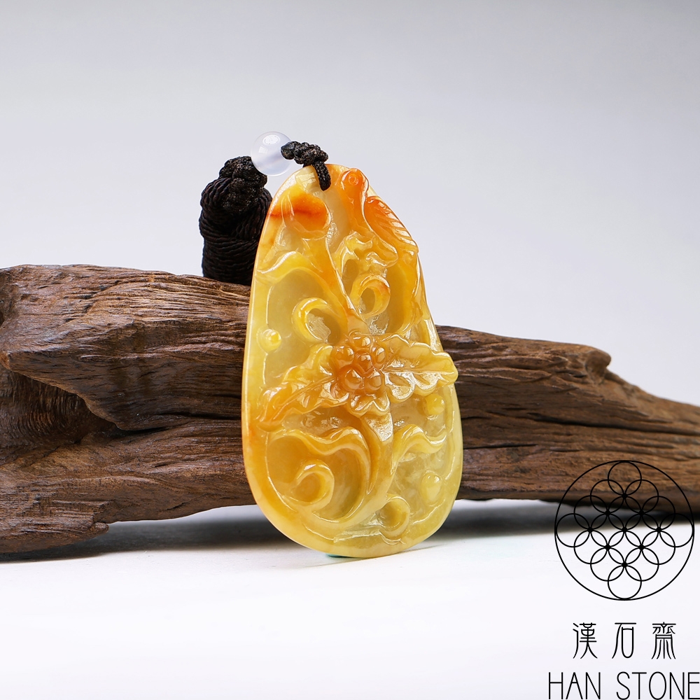 お得品‼️新入荷❣️天然A貨翡翠 厚重感、満工【花開富貴、鳳穿牡丹】　鑑定書付き 漢石齋】天然翡翠A貨花開富貴玉佩吊墜紅黃翡種(41*56*7mm) | 漢石齋