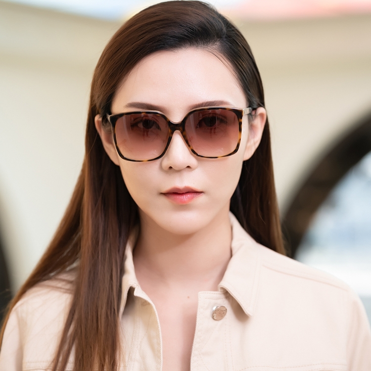 【Prettylovely 】FENDI サングラス FFM0076 Prettylovely 】FENDI サングラス FFM0076 Prettylovely 様専用】FENDI